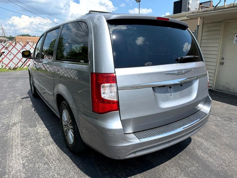 Chrysler Town & Country Touring-L 2013