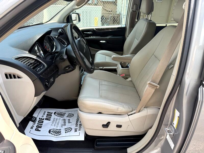 Chrysler Town & Country Touring-L 2013