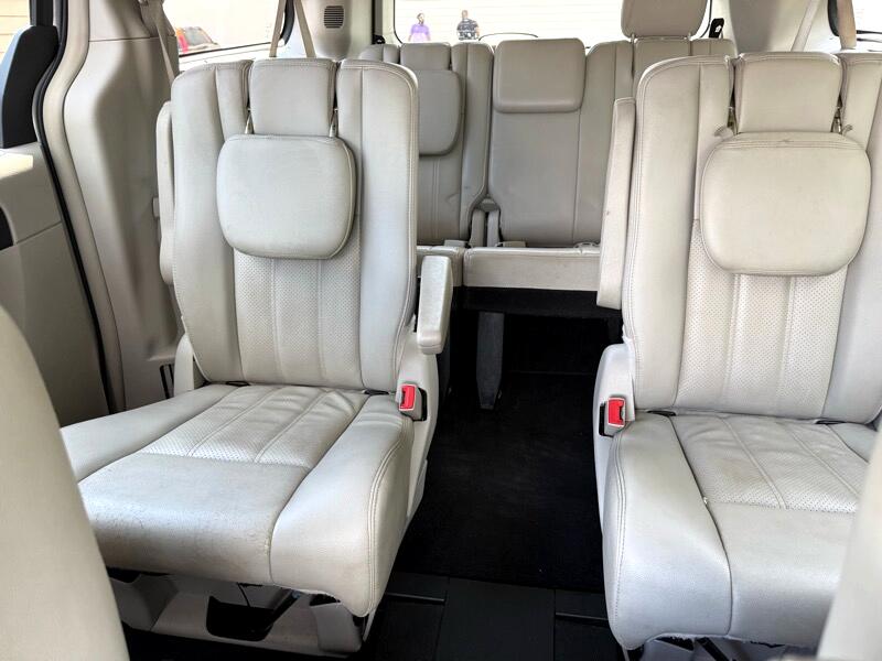 Chrysler Town & Country Touring-L 2013