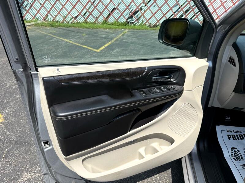 Chrysler Town & Country Touring-L 2013