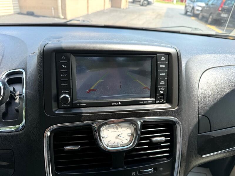 Chrysler Town & Country Touring-L 2013