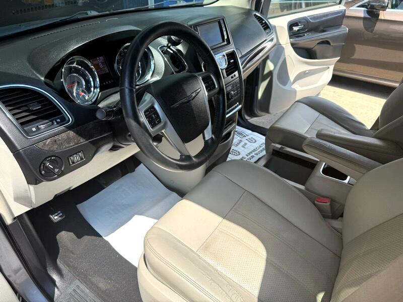 Chrysler Town & Country Touring-L 2013