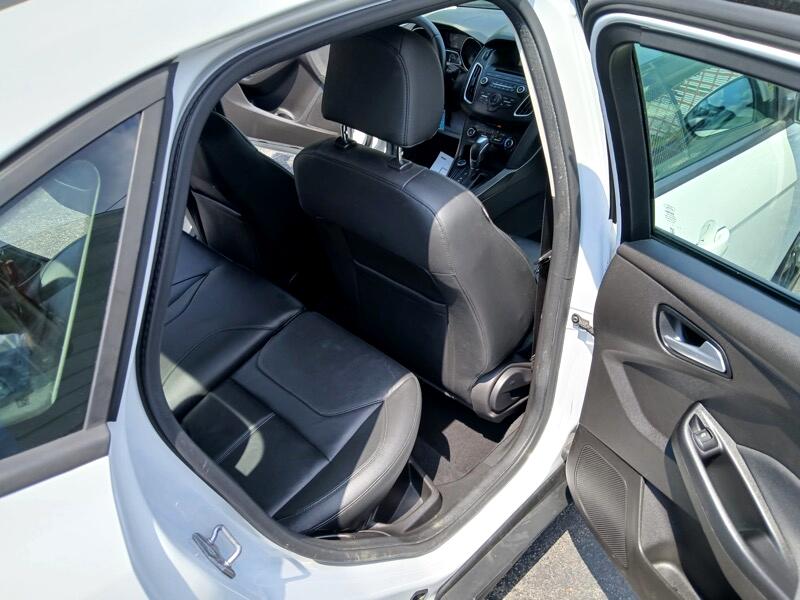 Ford Focus SE Sedan 2016