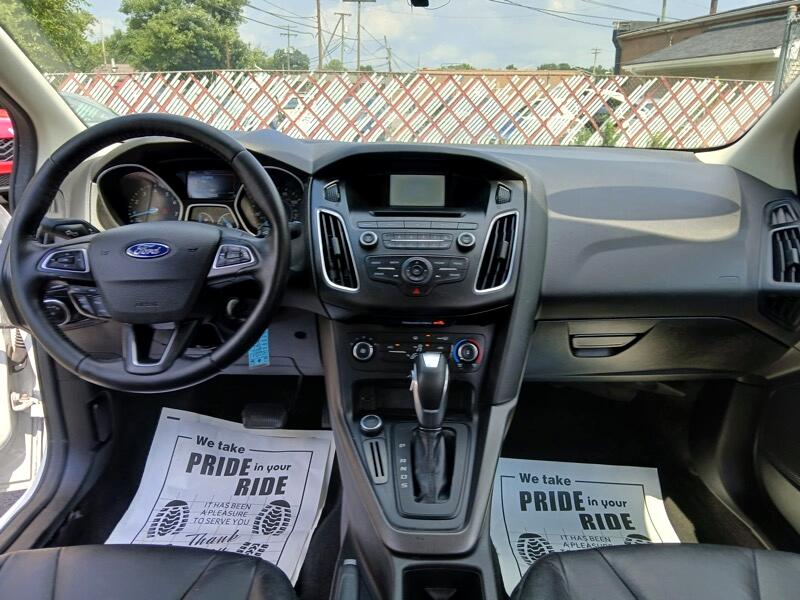 Ford Focus SE Sedan 2016