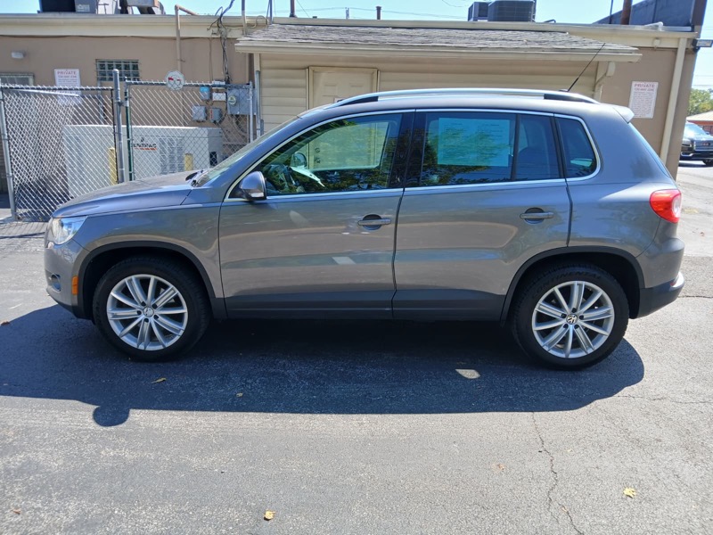 Volkswagen Tiguan S 4Motion 2011