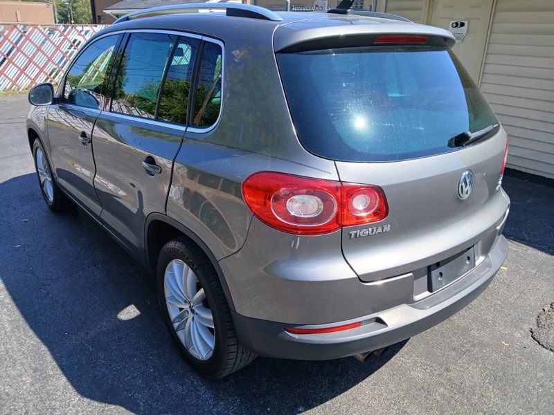 Volkswagen Tiguan S 4Motion 2011