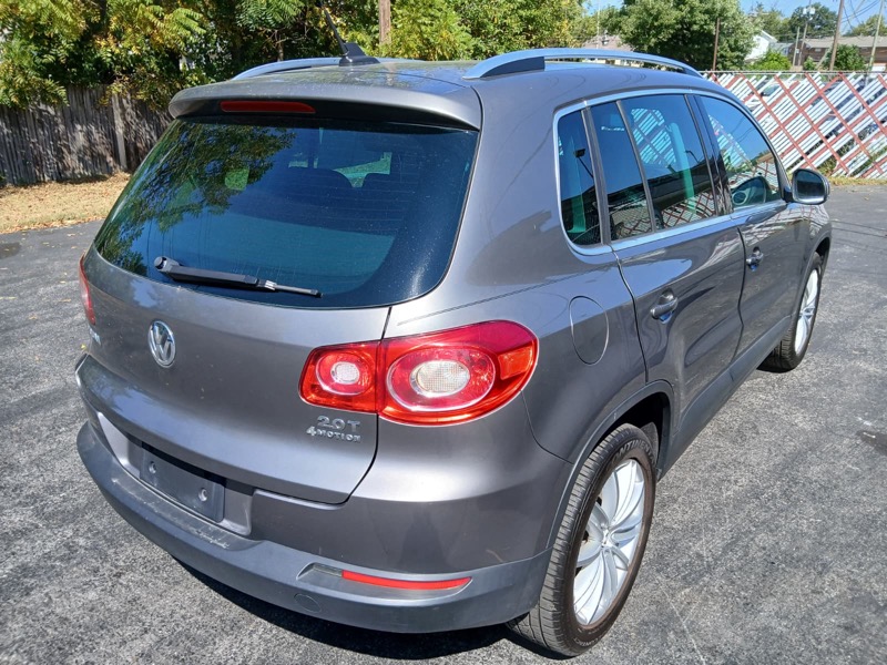 Volkswagen Tiguan S 4Motion 2011