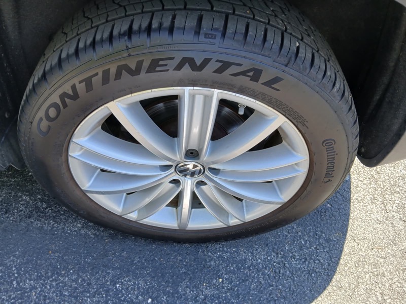 Volkswagen Tiguan S 4Motion 2011