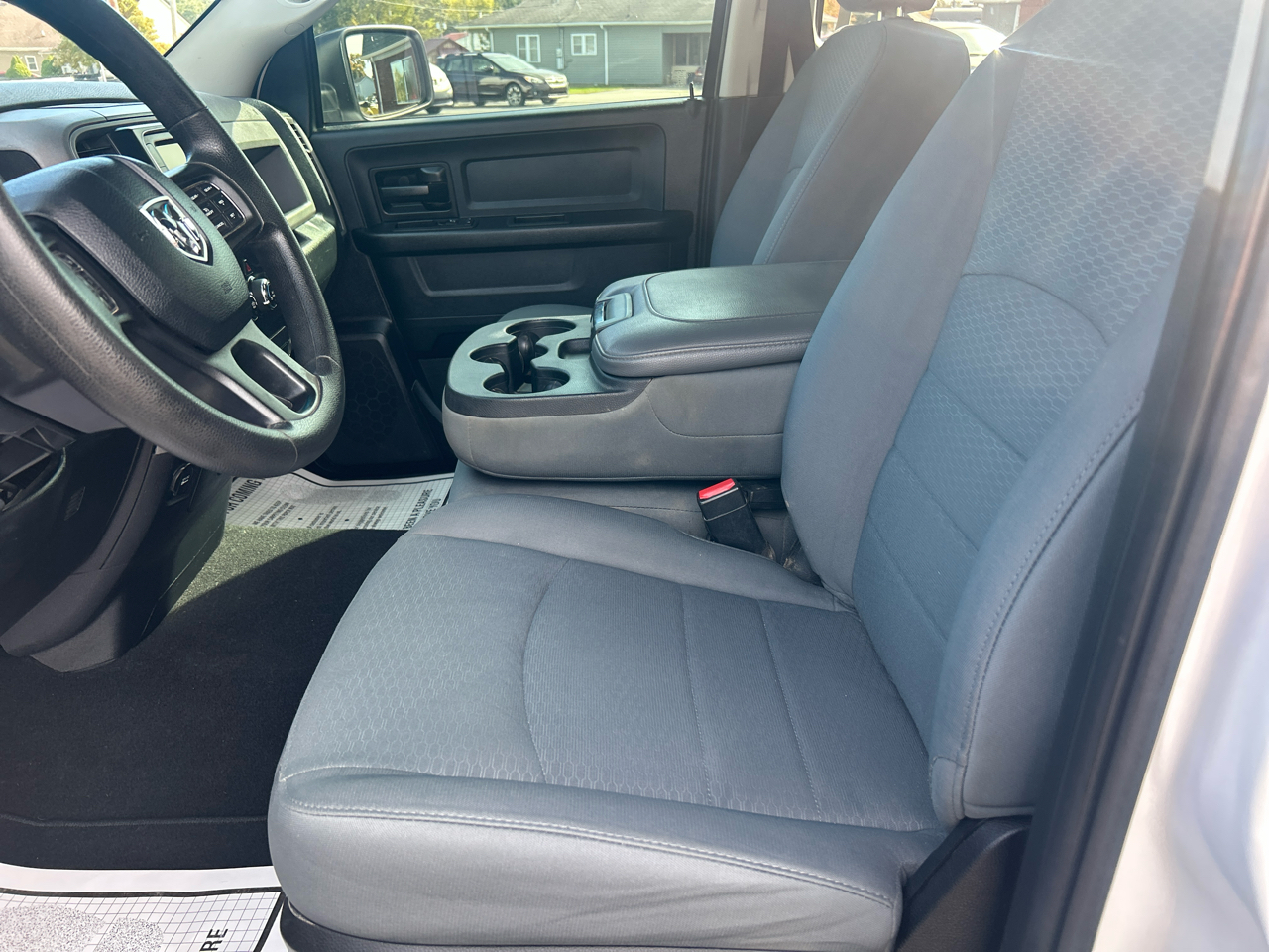 RAM 1500 4WD Quad Cab 140.5" Tradesman 2016 RAM 1500 4WD Quad Cab 140.5" Tradesman 2016