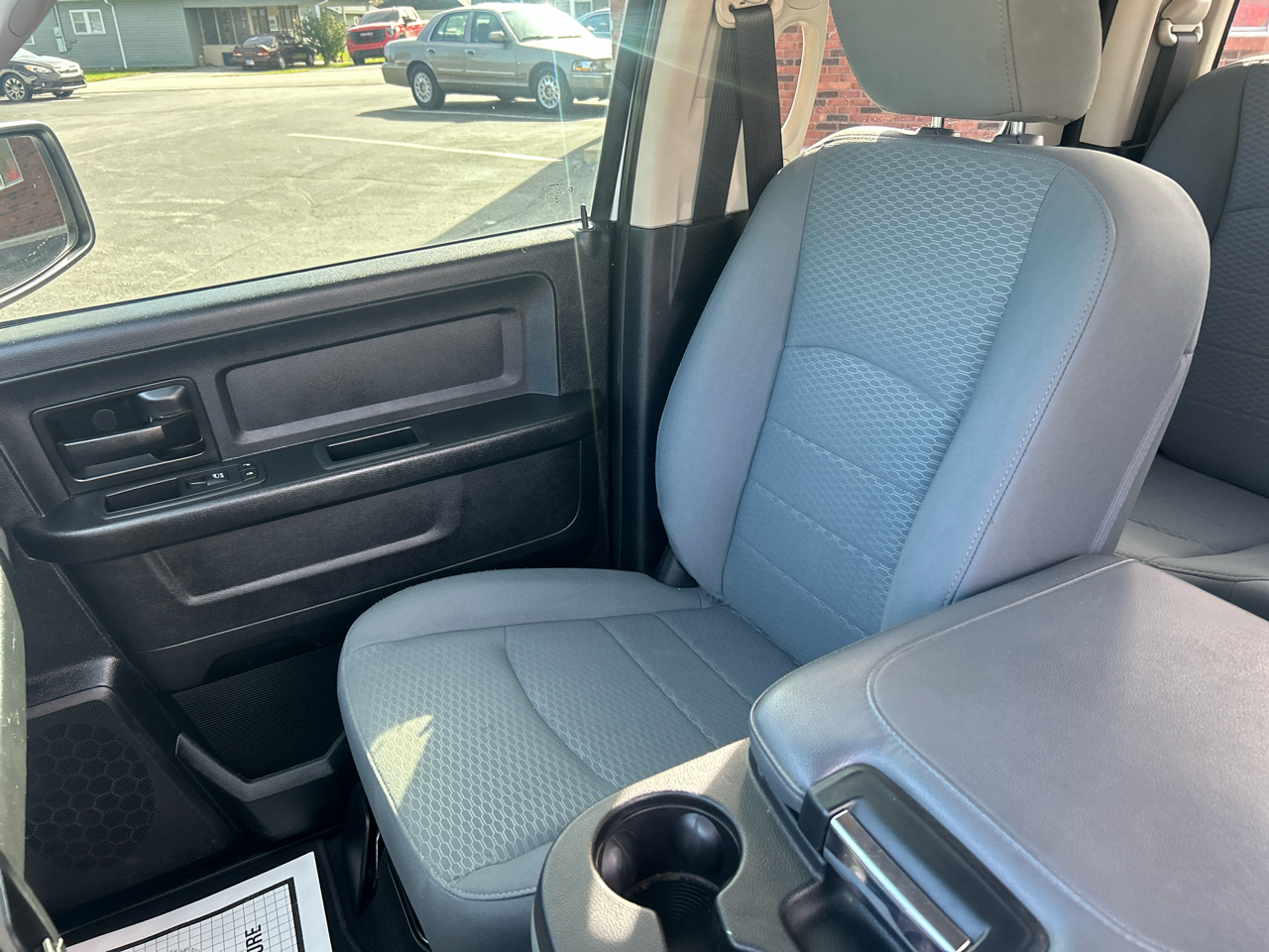 RAM 1500 4WD Quad Cab 140.5" Tradesman 2016 RAM 1500 4WD Quad Cab 140.5" Tradesman 2016