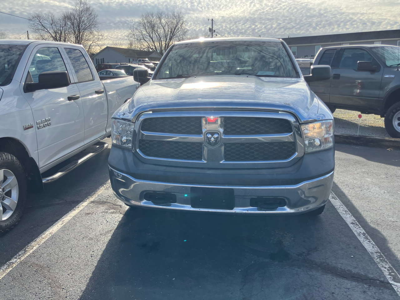 RAM 1500 4WD Quad Cab 140.5" Tradesman 2016