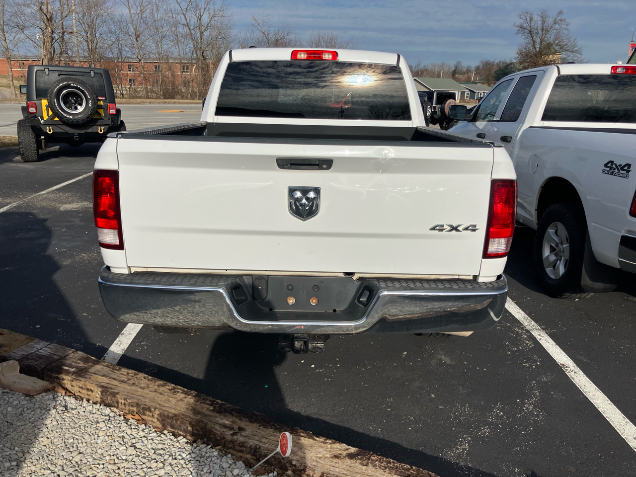 RAM 1500 4WD Quad Cab 140.5" Tradesman 2016