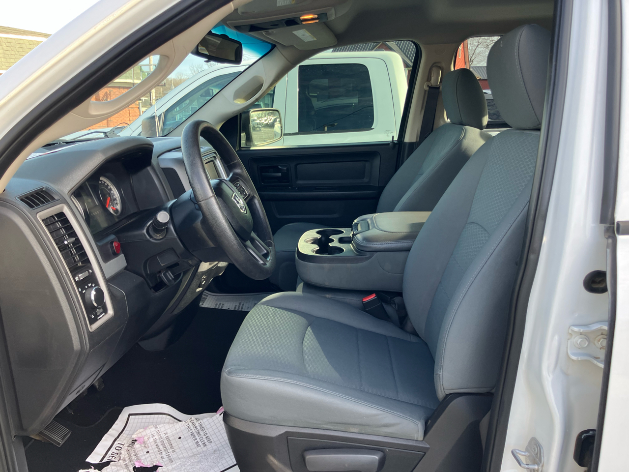 RAM 1500 4WD Quad Cab 140.5" Tradesman 2016