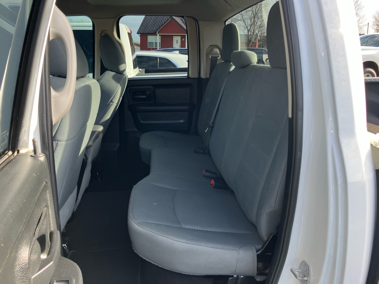 RAM 1500 4WD Quad Cab 140.5" Tradesman 2016