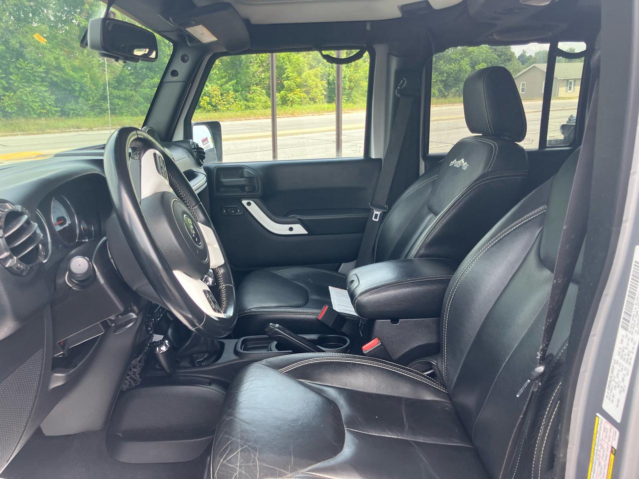 Jeep Wrangler Unlimited Sahara 4WD 2014