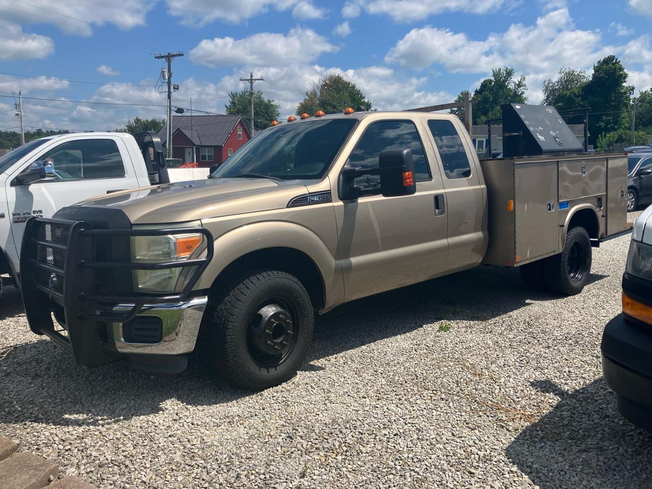 Ford F-350 SD Lariat SuperCab Long Bed DRW 2WD 2011