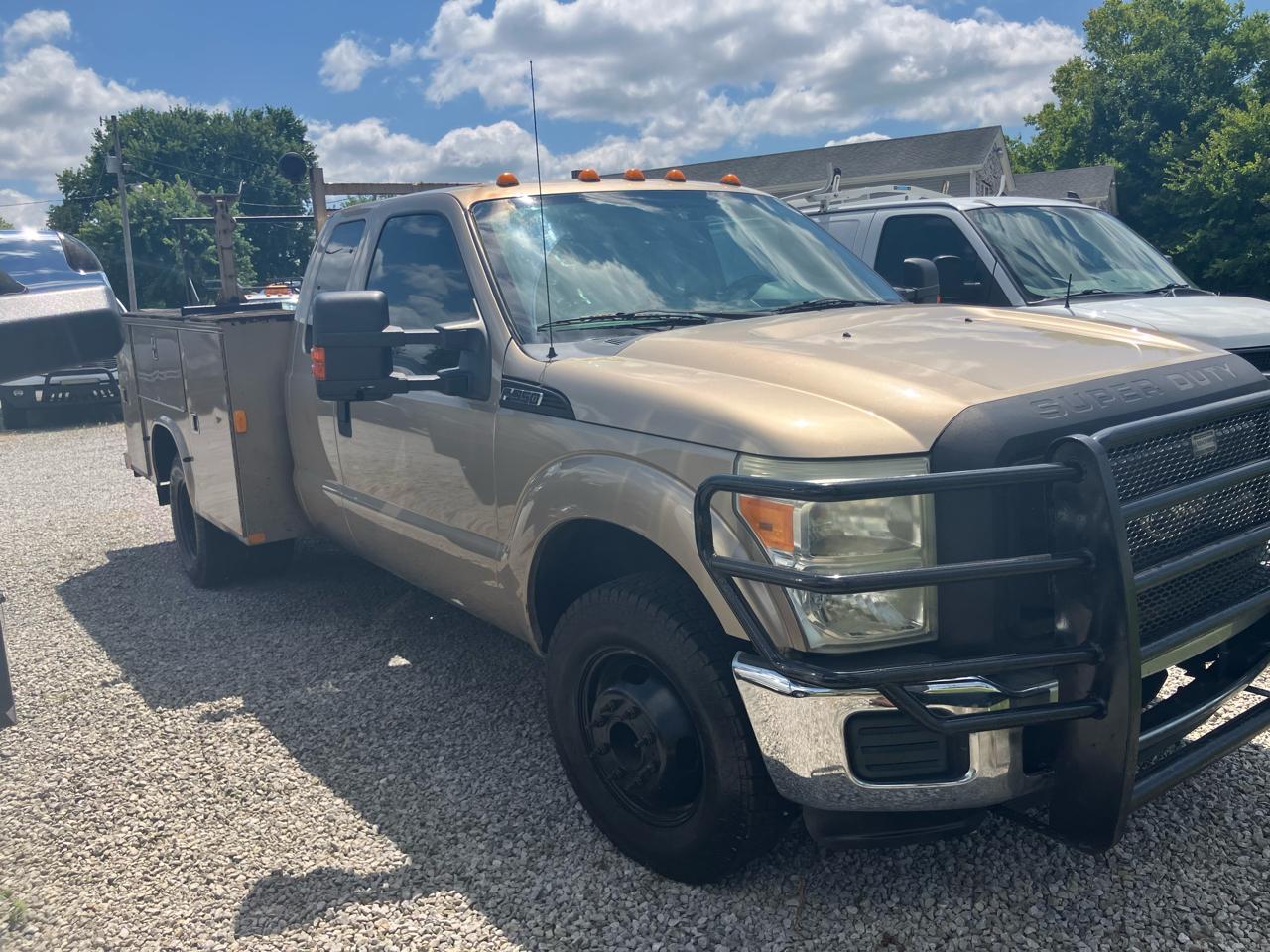 Ford F-350 SD Lariat SuperCab Long Bed DRW 2WD 2011