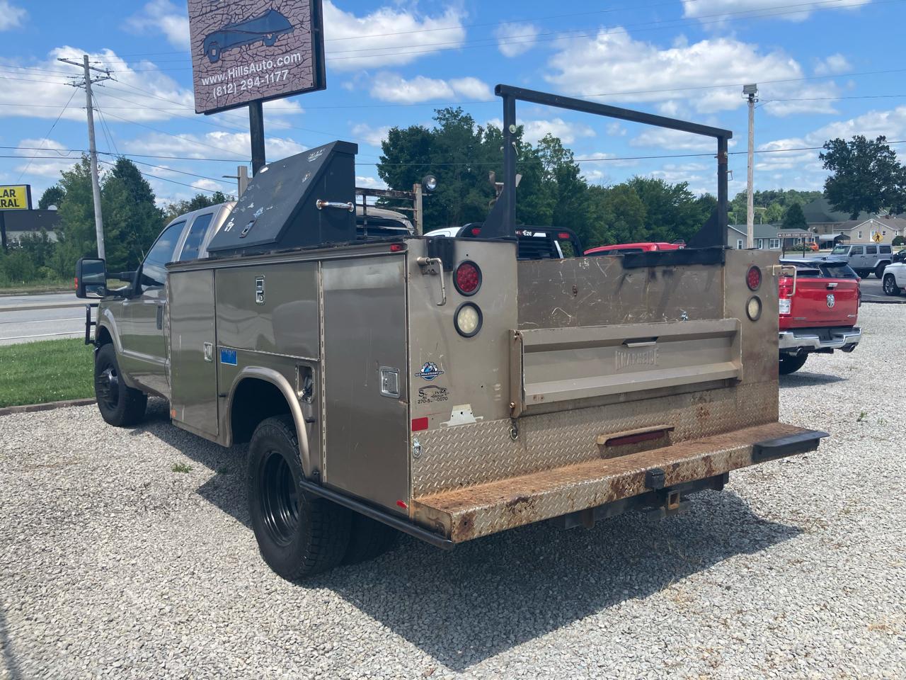 Ford F-350 SD Lariat SuperCab Long Bed DRW 2WD 2011