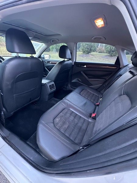 Volkswagen Passat 2.0L TDI SEL Premium 2013