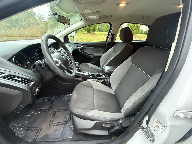 Ford Focus SE Hatch 2014