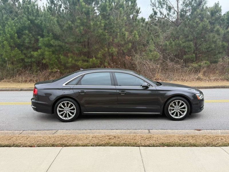 Audi A8 4.2L quattro 2011