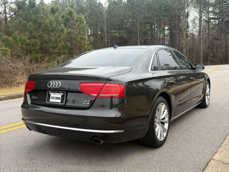 Audi A8 4.2L quattro 2011