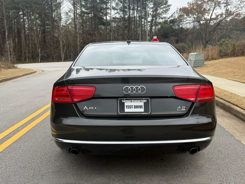 Audi A8 4.2L quattro 2011