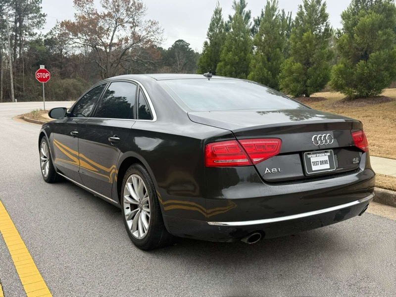 Audi A8 4.2L quattro 2011