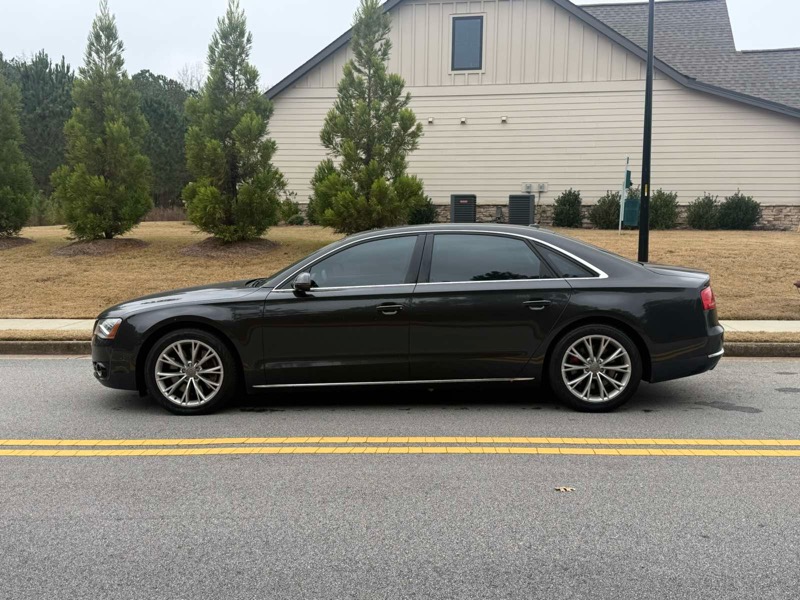 Audi A8 4.2L quattro 2011