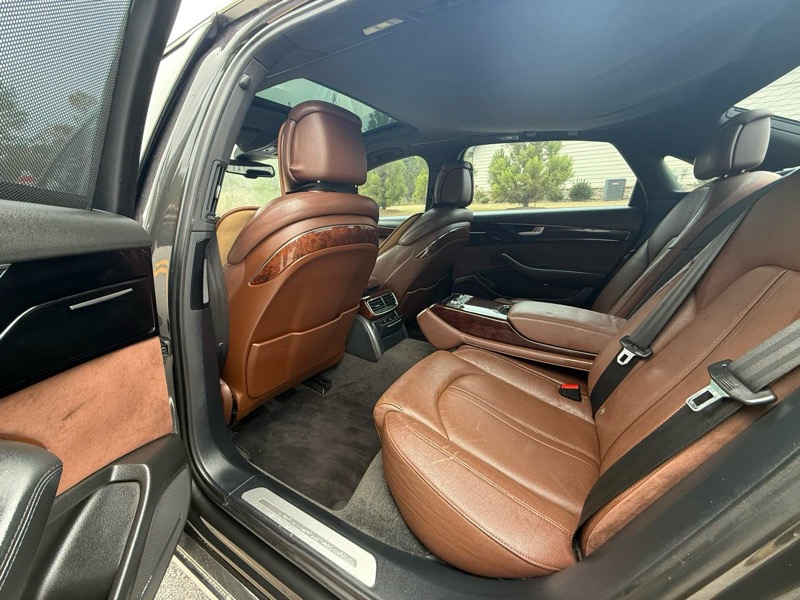 Audi A8 4.2L quattro 2011