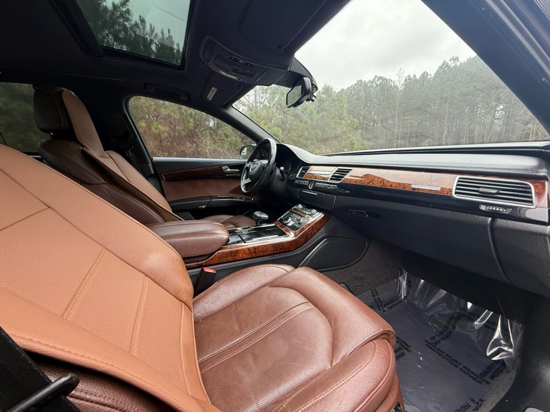 Audi A8 4.2L quattro 2011