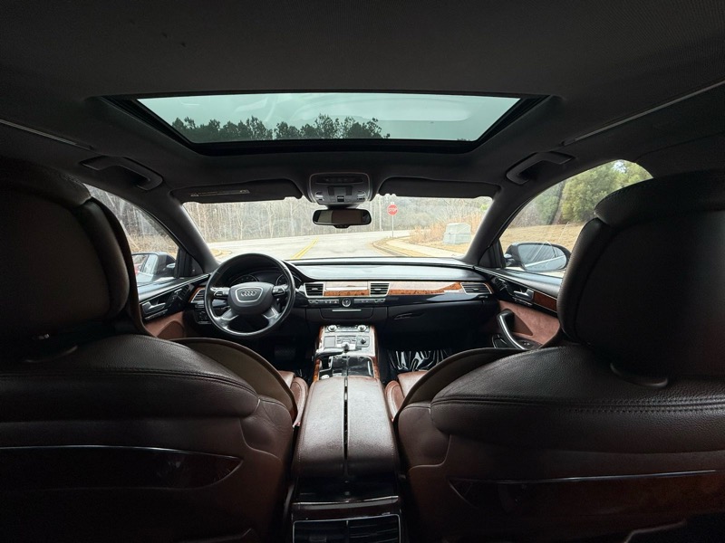 Audi A8 4.2L quattro 2011