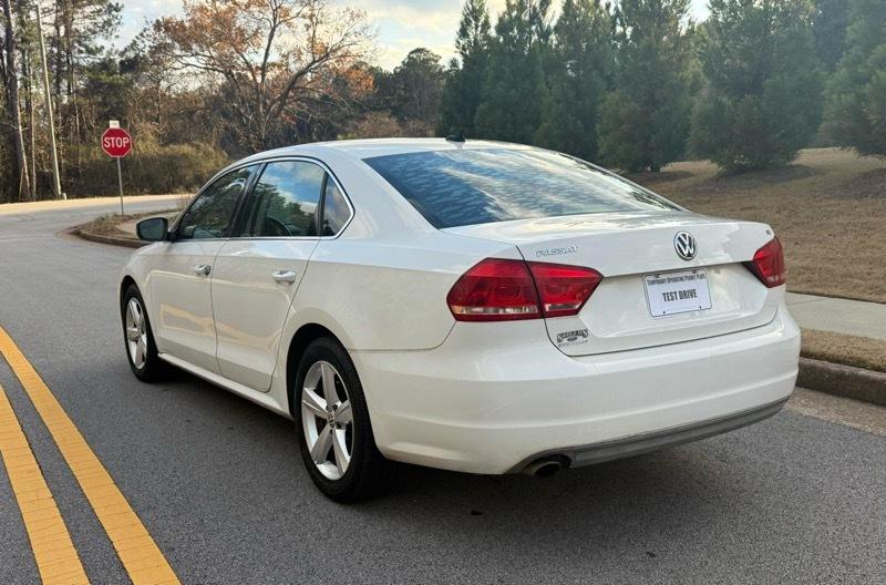 Volkswagen Passat 2.5L SE MT 2013