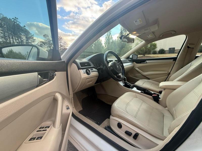 Volkswagen Passat 2.5L SE MT 2013