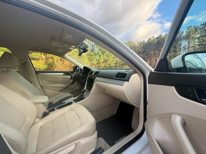 Volkswagen Passat 2.5L SE MT 2013