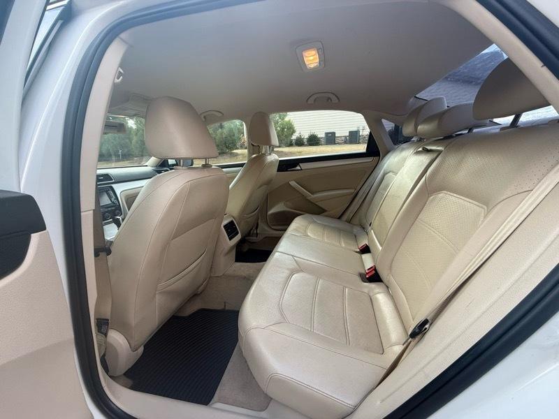 Volkswagen Passat 2.5L SE MT 2013