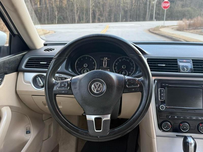 Volkswagen Passat 2.5L SE MT 2013