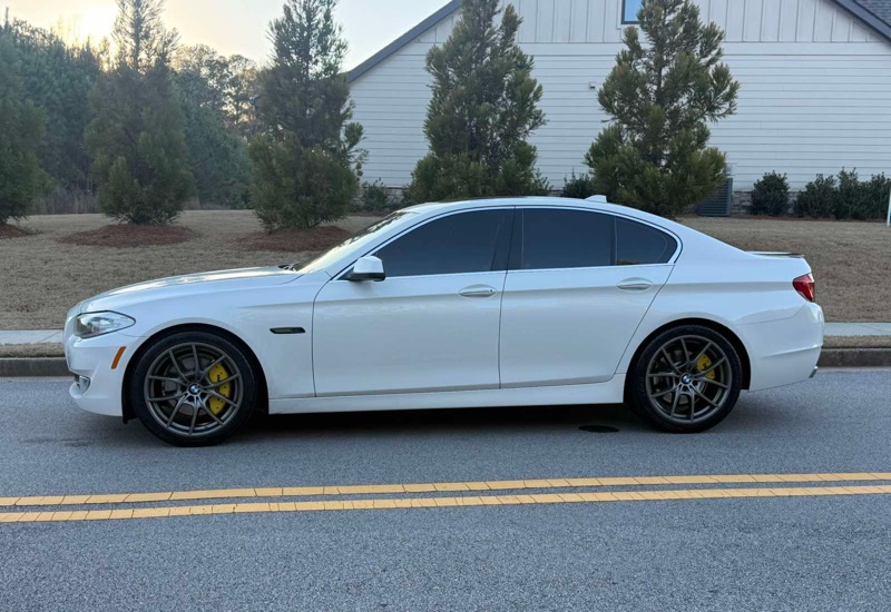 BMW 5-Series 550i 2011