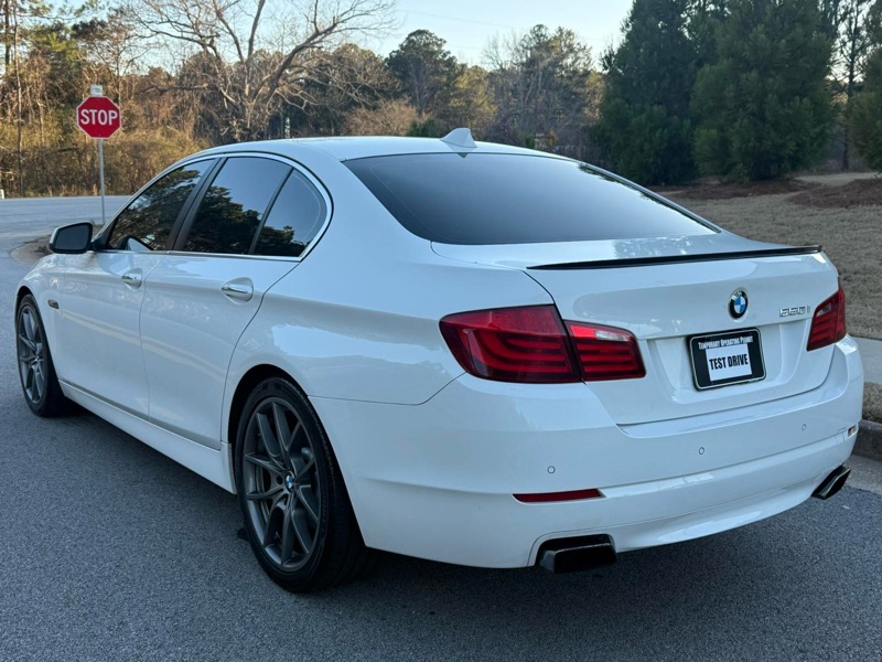 BMW 5-Series 550i 2011