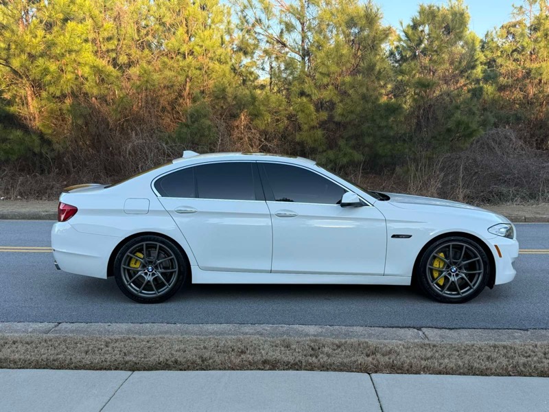 BMW 5-Series 550i 2011