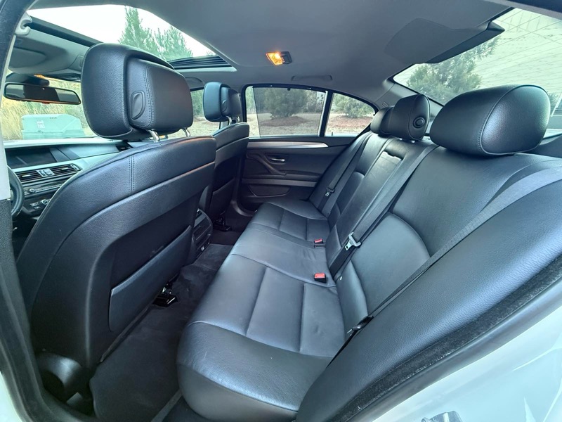 BMW 5-Series 550i 2011