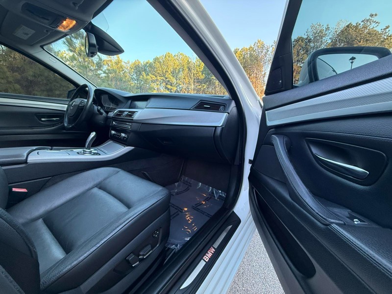 BMW 5-Series 550i 2011