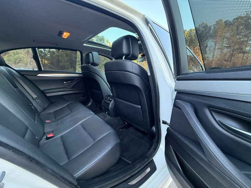 BMW 5-Series 550i 2011