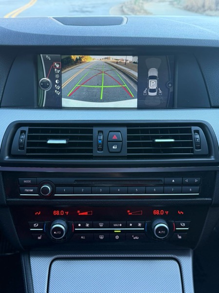 BMW 5-Series 550i 2011