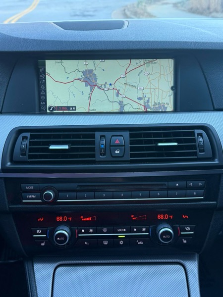 BMW 5-Series 550i 2011