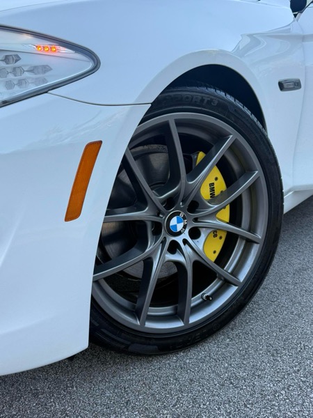 BMW 5-Series 550i 2011