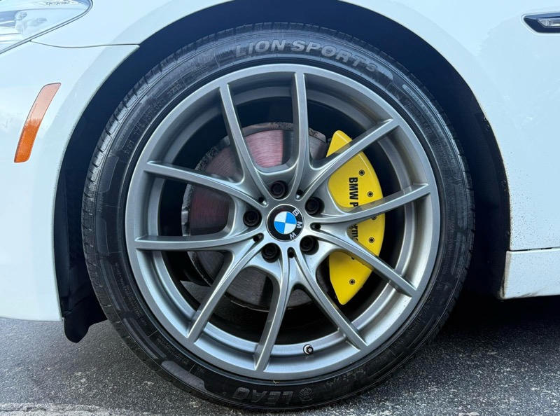 BMW 5-Series 550i 2011