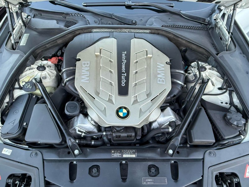 BMW 5-Series 550i 2011