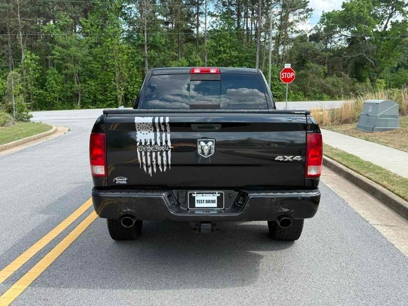 Dodge 1500 ST Crew Cab 4WD 2011