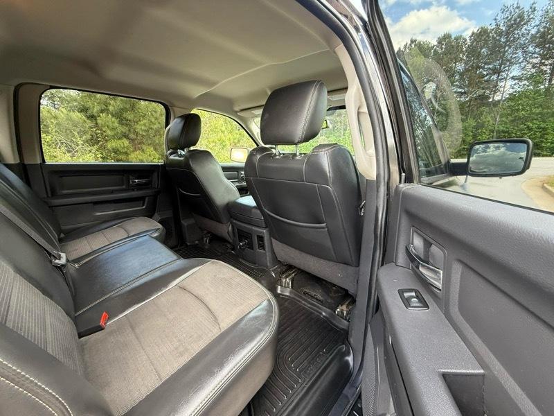 Dodge 1500 ST Crew Cab 4WD 2011